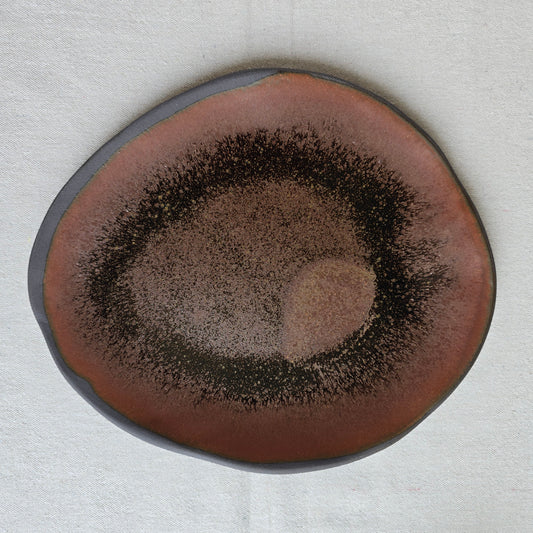 PRE ORDER Piatto “Luna di Terra” LINEA RUST– gres nero fatto a mano forma organica smaltato RUGGINE