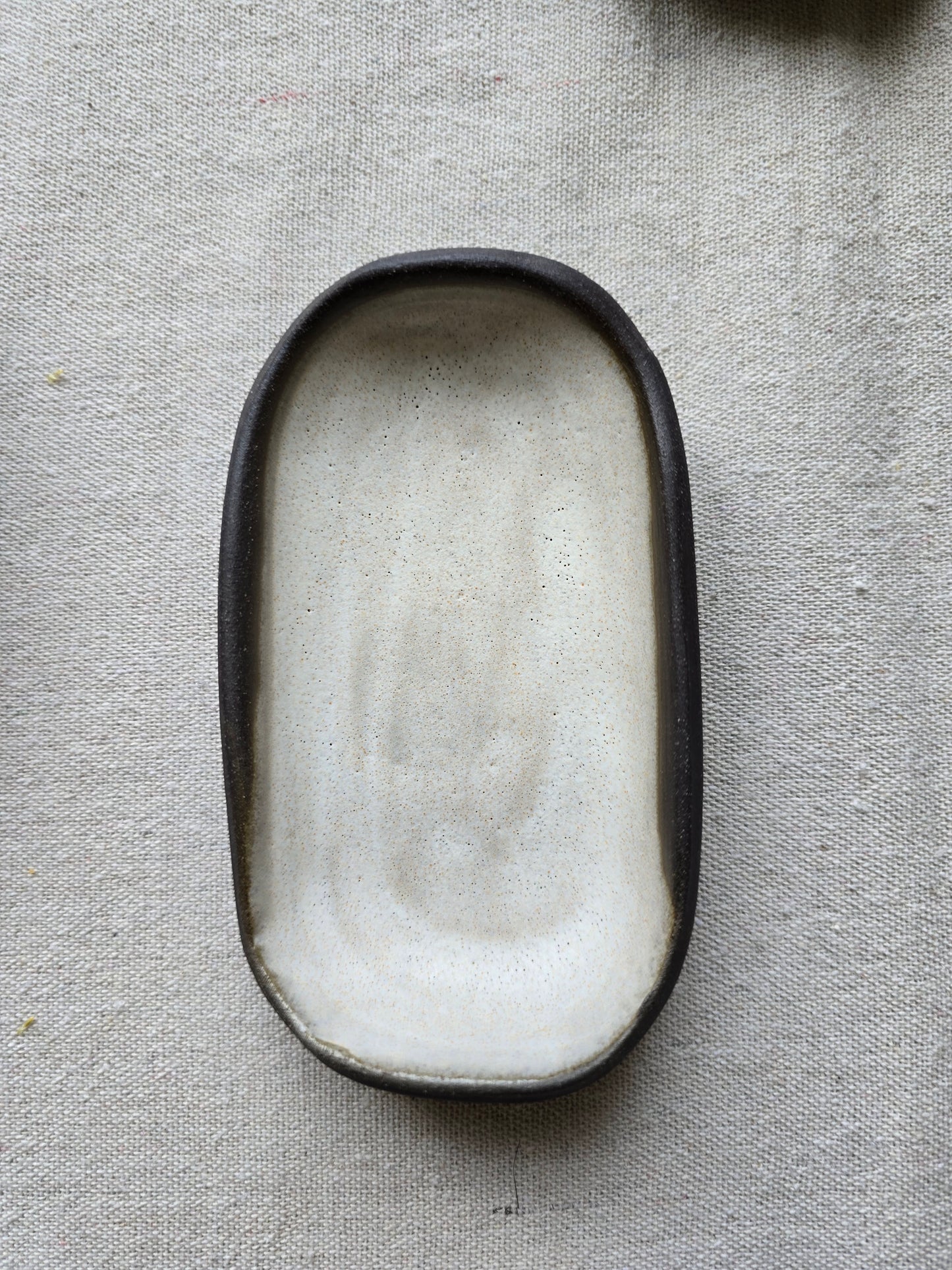 Piattini / Svuotatasche MINI in gres nero di diversi colori di 12,5 x 7,5cm.