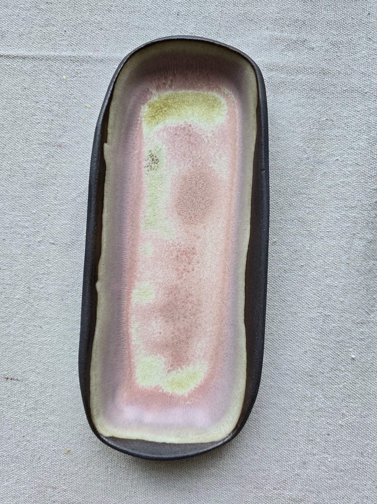 Piattini / Svuotatasche in gres nero di diversi colori di 18 x 7cm.