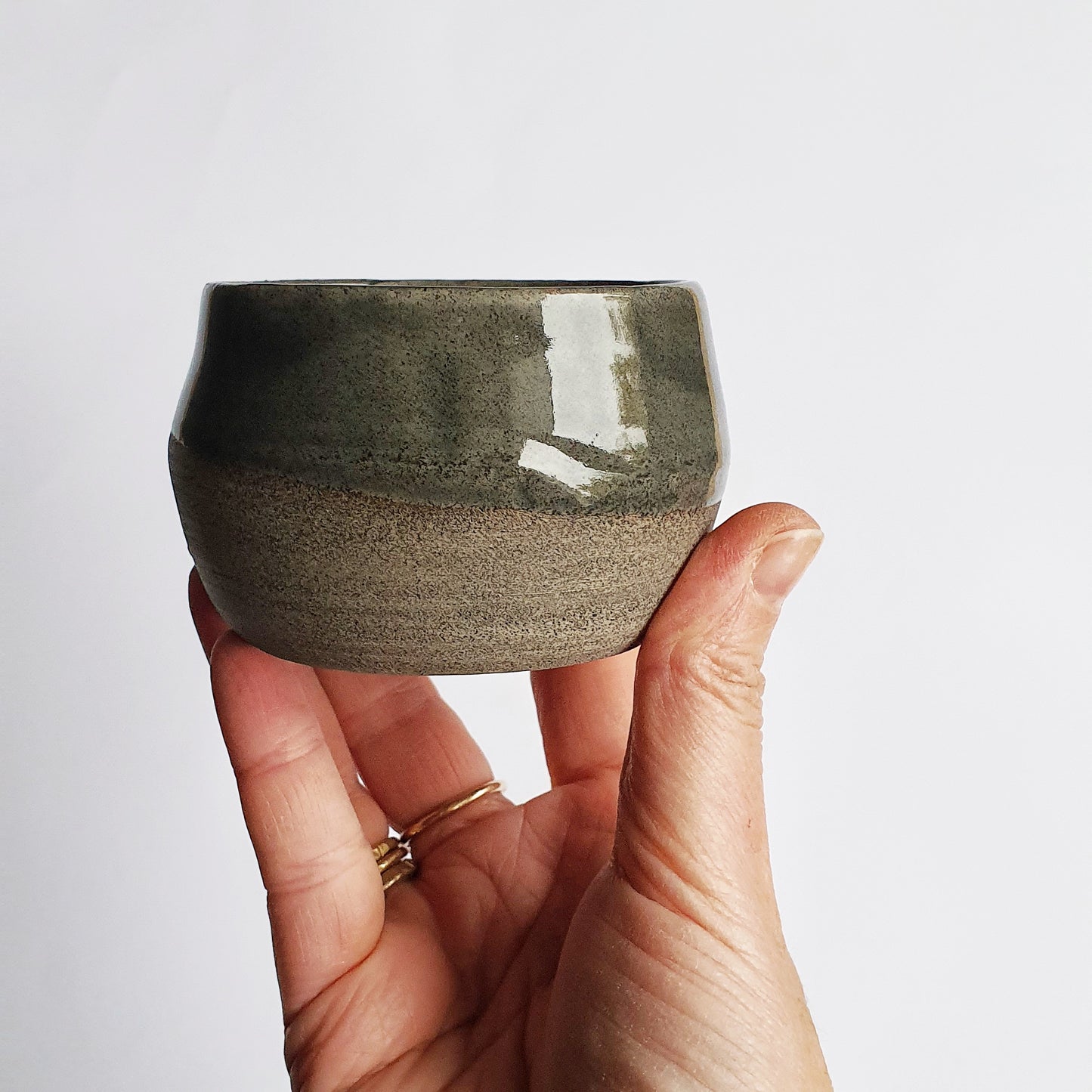 Tazza GG1 CAPPUCCINO in gres grigio , smaltata di blu/verde petrolio.