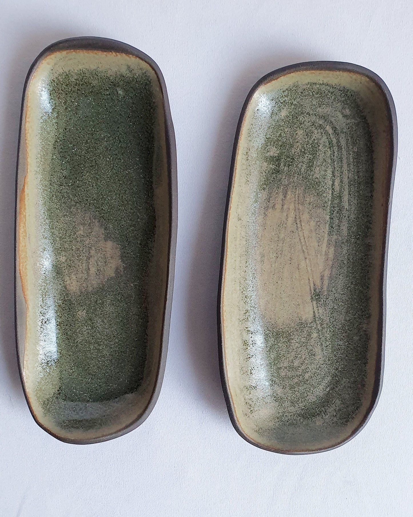 Svuotatasche in gres nero di diversi colori di 18 x 7cm.