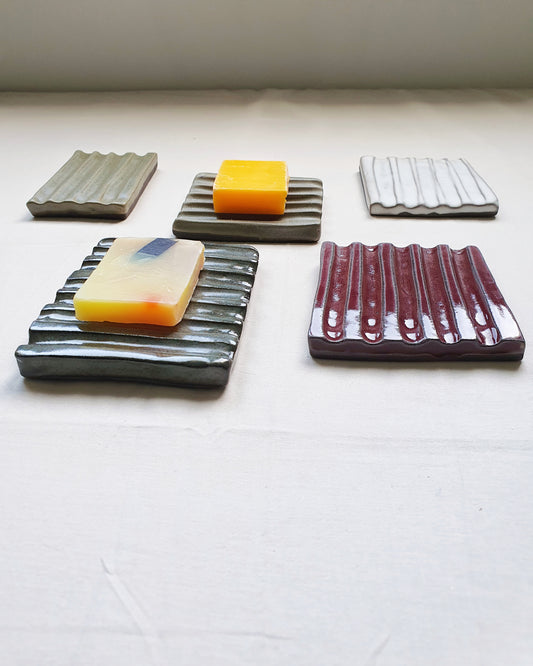 PORTA SAPONE di forma rettangolare in gres nero di diversi colori - dimensioni 9cm x 11cm