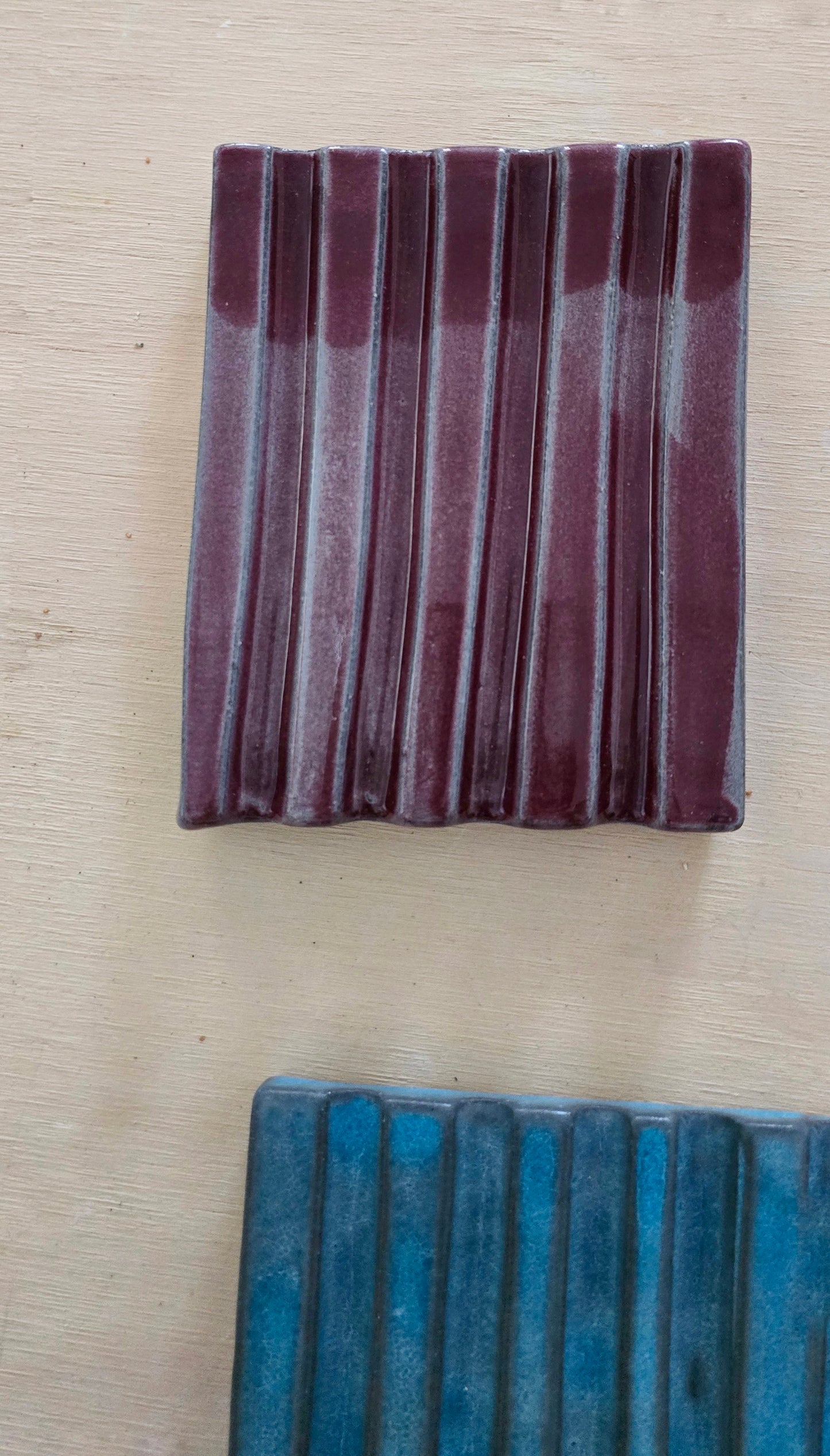 PORTA SAPONE di forma rettangolare in gres nero di diversi colori - dimensioni 9cm x 11cm