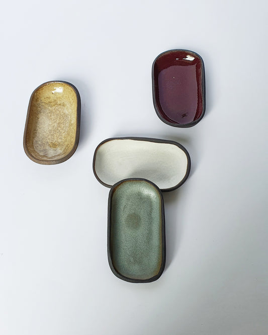 Piattini / Svuotatasche MINI in gres nero di diversi colori di 12,5 x 7,5cm.