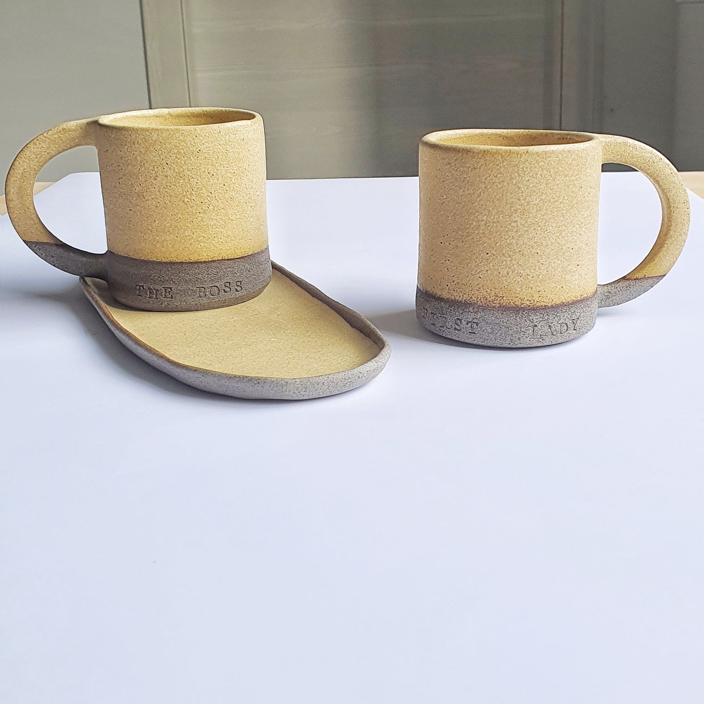 Tazze GIGA in gres grigio con manico