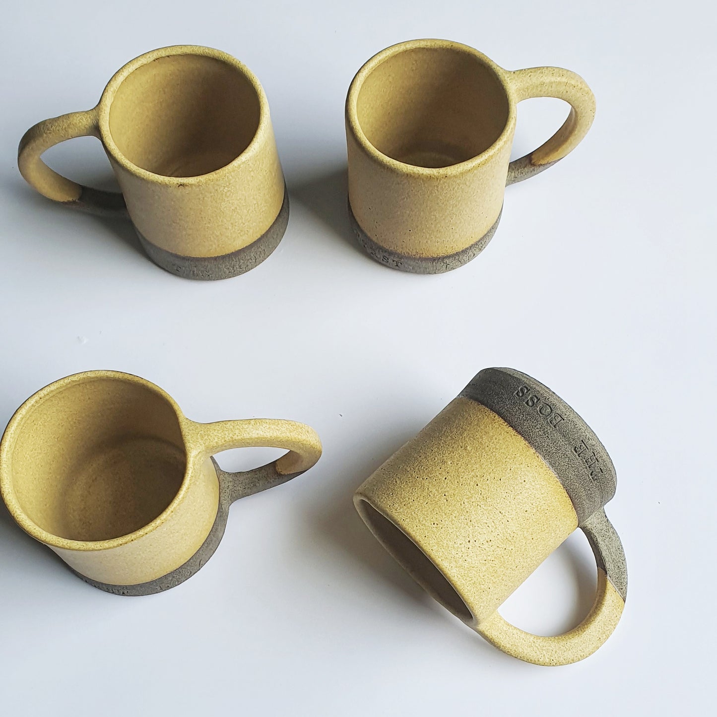 Tazze GIGA in gres grigio con manico