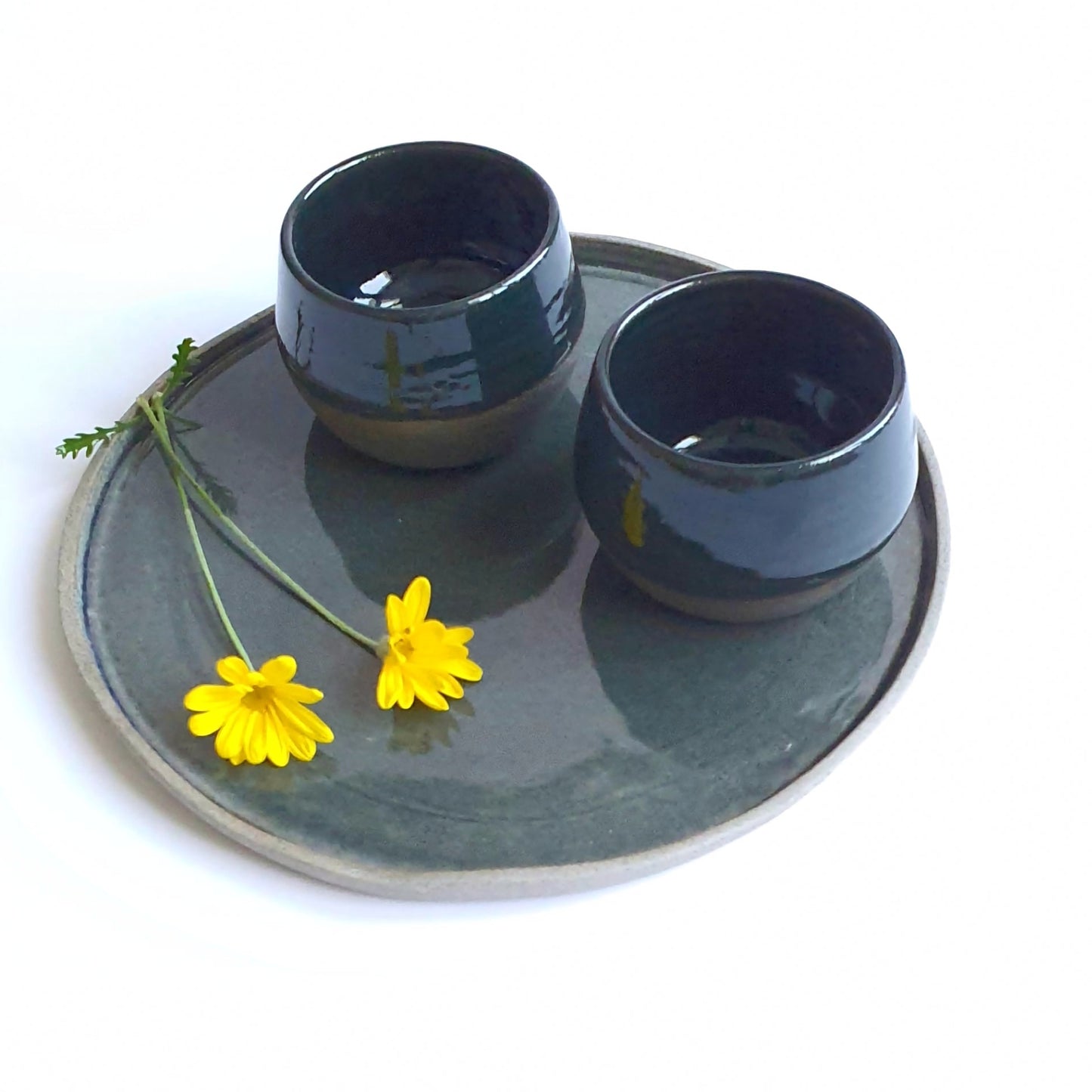 Tazza GG1 CAPPUCCINO in gres grigio , smaltata di blu/verde petrolio.