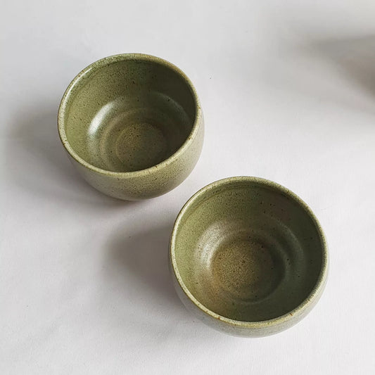 Ciotola MATCHA GP gres chiaro puntinato. Ha dimensioni 10x7h cm