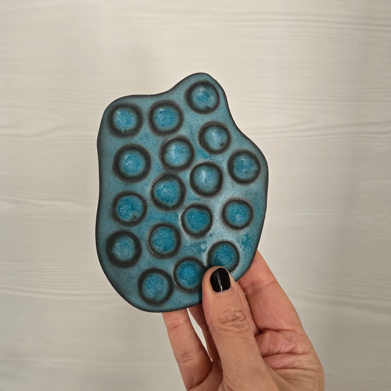 PORTA SAPONE PALLINO di forma organica , circa 10cm x 12cm