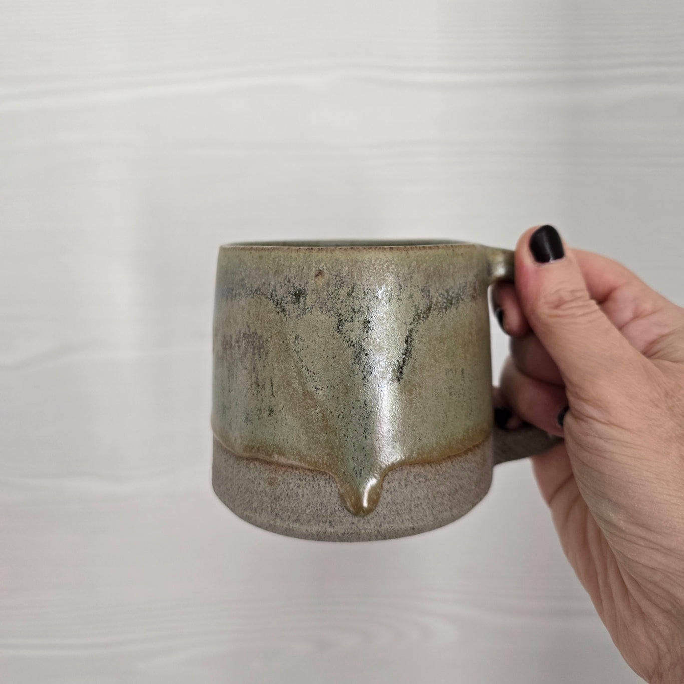 Tazze GIGA in gres grigio con manico