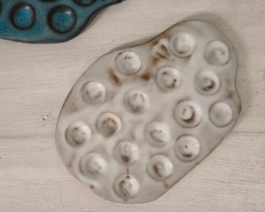 PORTA SAPONE PALLINO di forma organica , circa 10cm x 12cm