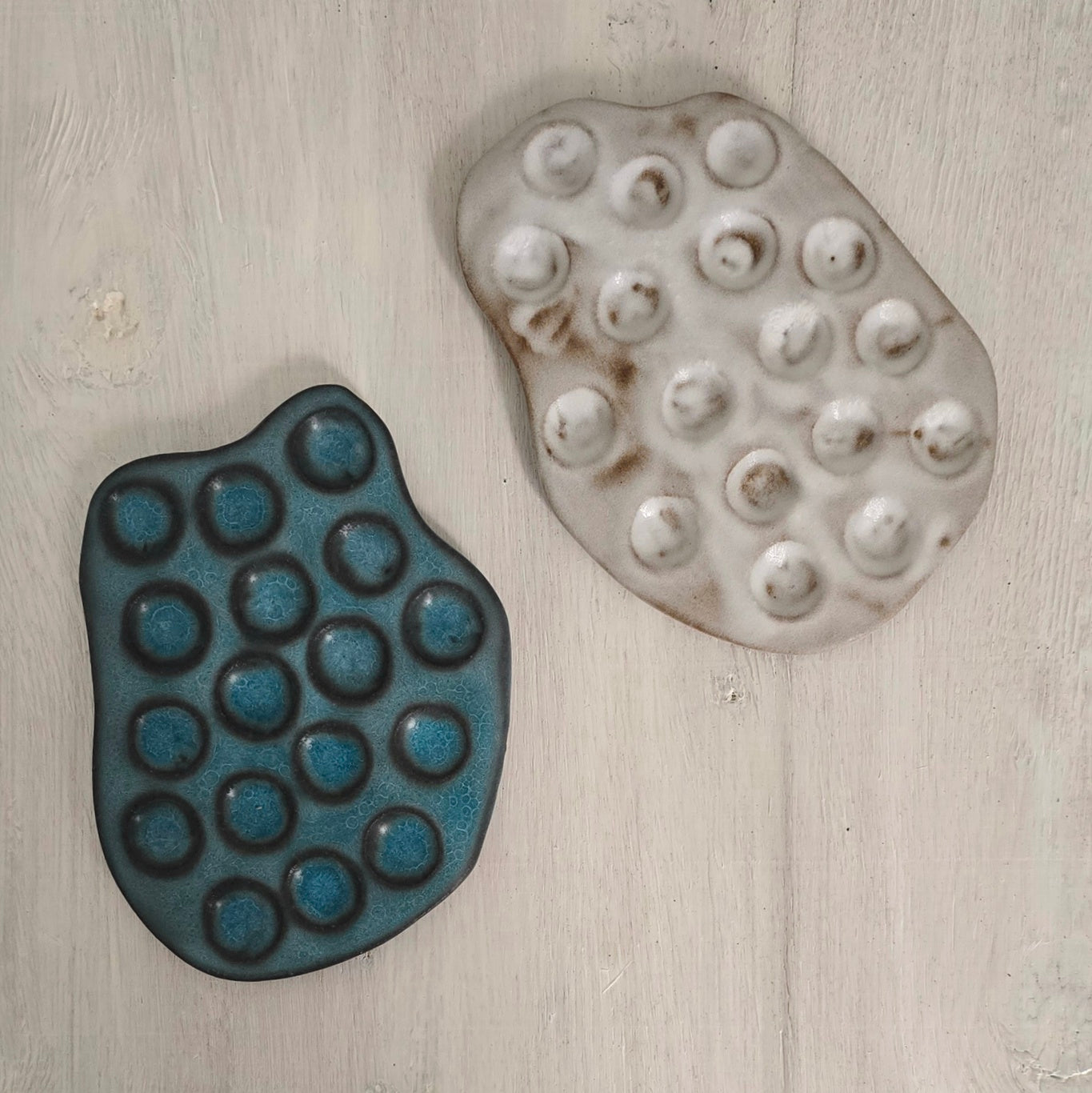 PORTA SAPONE PALLINO di forma organica , circa 10cm x 12cm