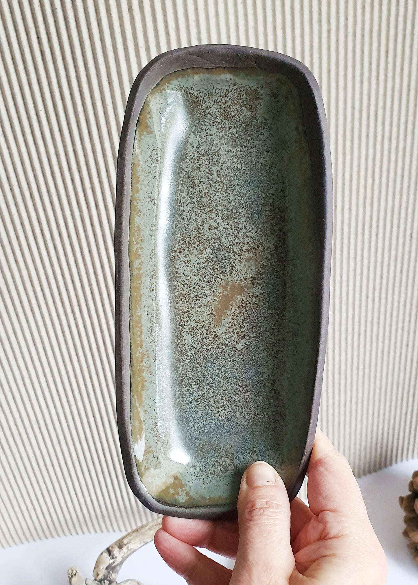 Svuotatasche in gres nero di diversi colori di 18 x 7cm.