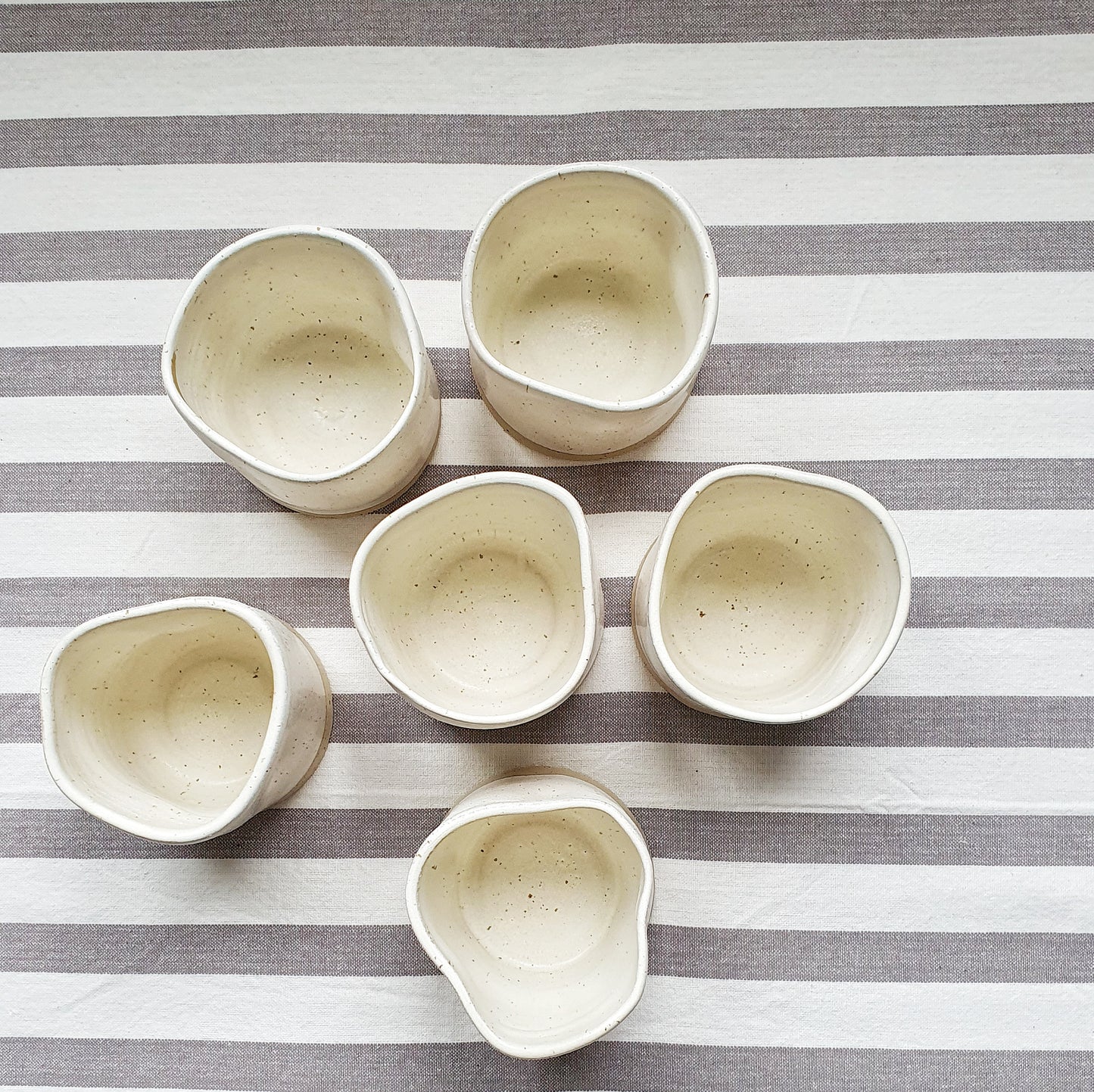 Tazza/BICCHIERE  STROPICCIATE per the, caffè e cappuccino. Contiene 250ml di liquido.