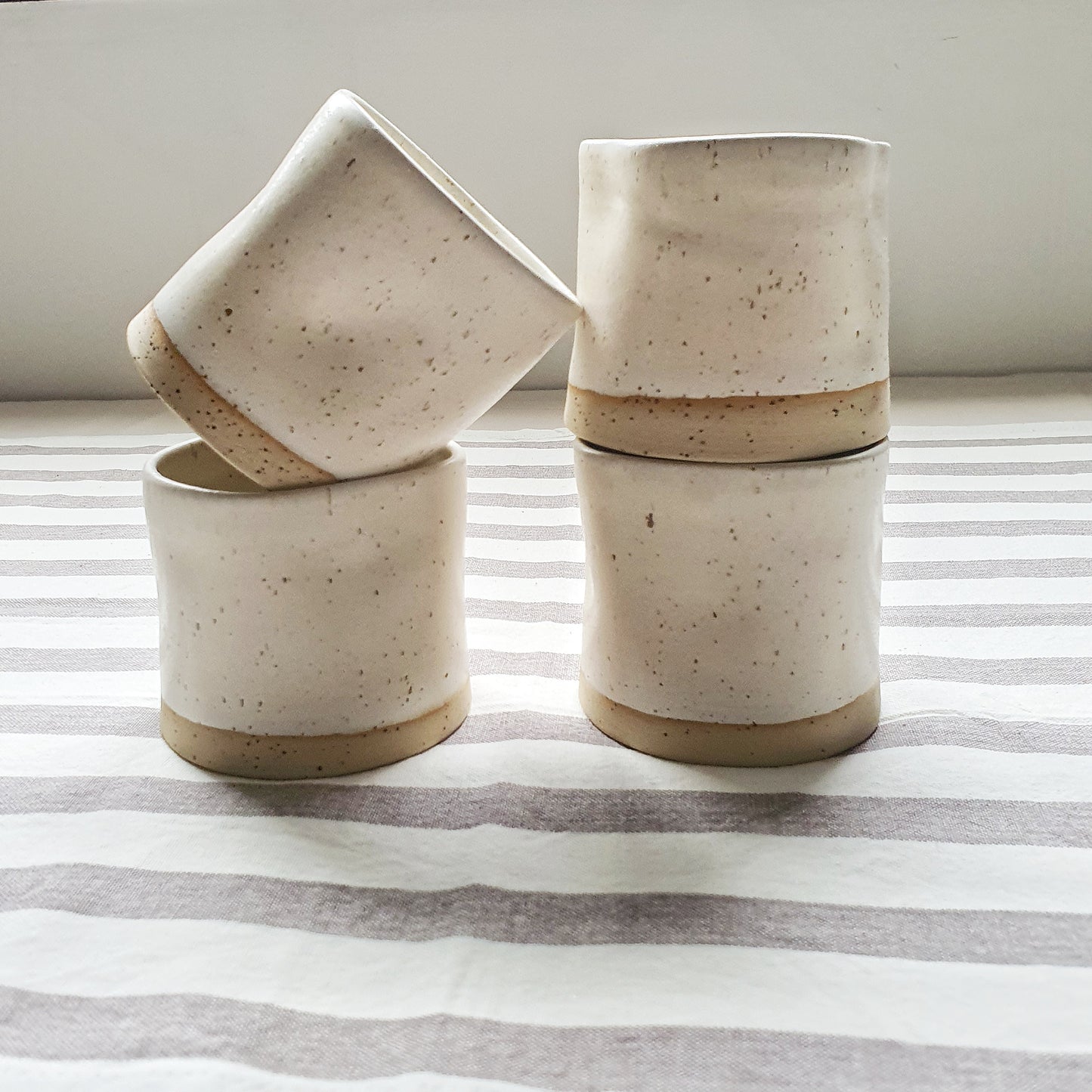 Tazza/BICCHIERE  STROPICCIATE per the, caffè e cappuccino. Contiene 250ml di liquido.