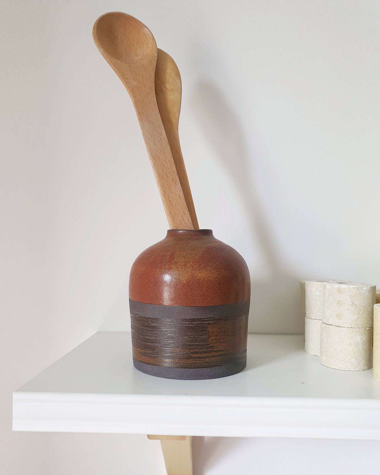 Vaso in gres nero smaltato  color ruggine Linea Rust
