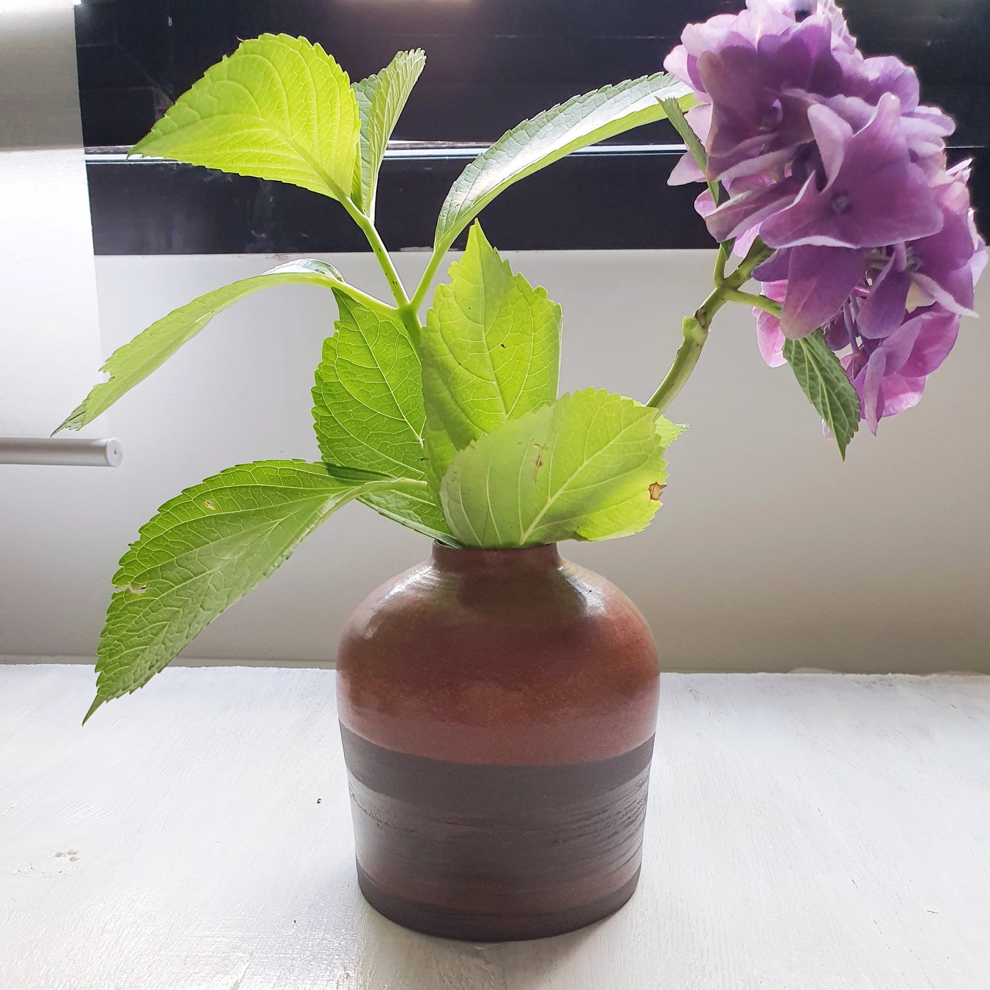 Vaso in gres nero smaltato  color ruggine Linea Rust