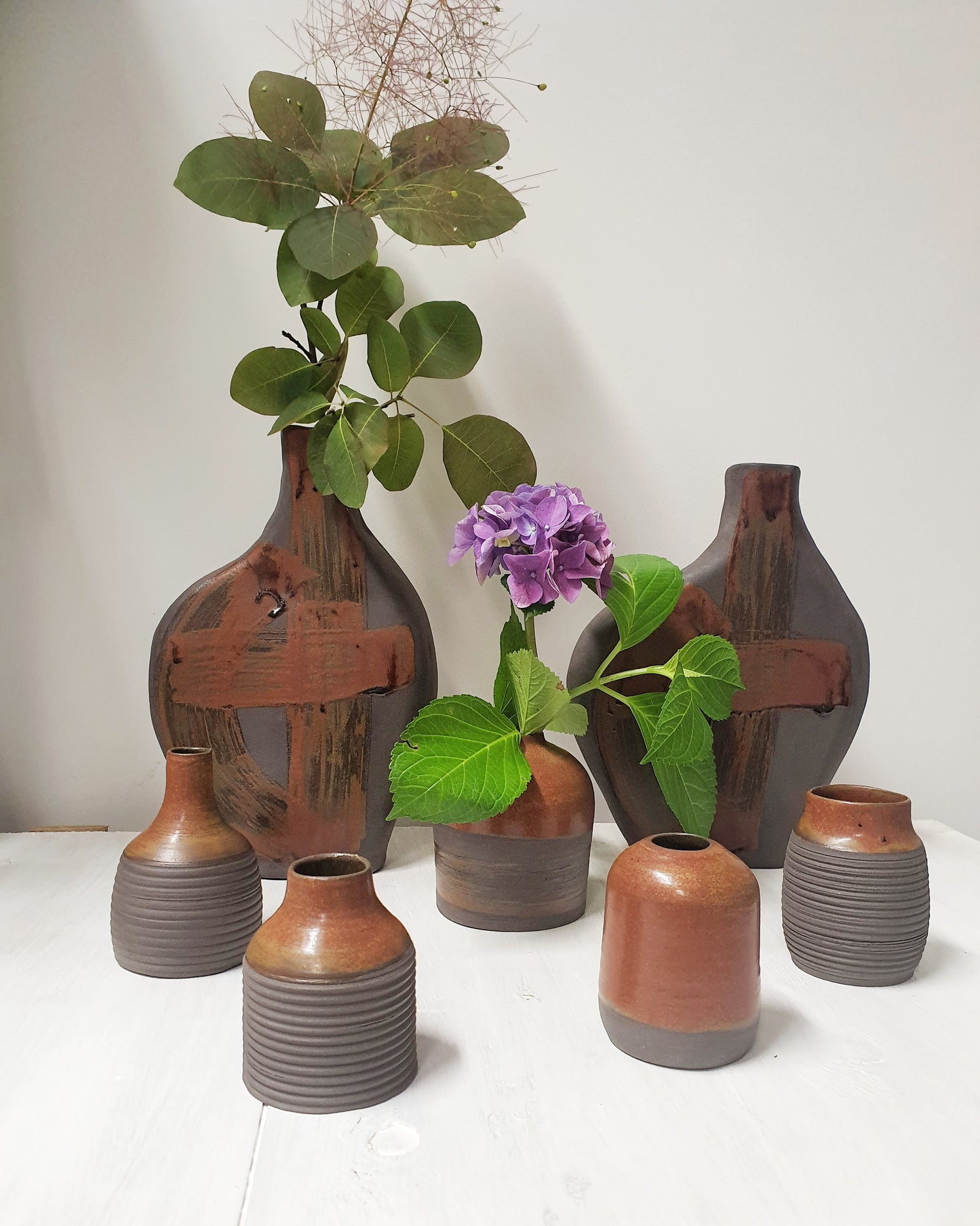 Vaso in gres nero smaltato  color ruggine Linea Rust