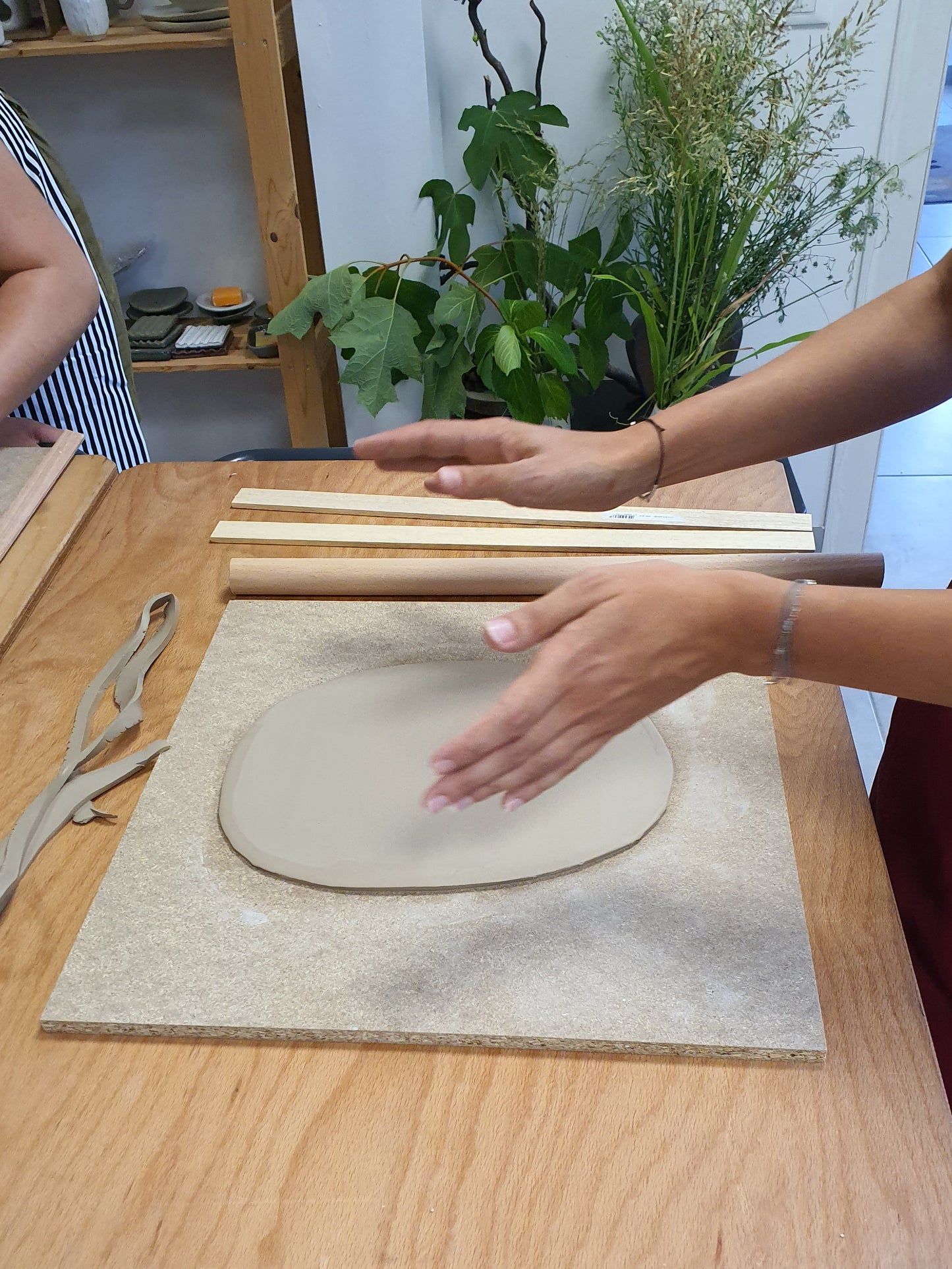 Z_  WORKSHOP  1 PIATTO CON IMPRESSIONI BOTANICHE CON LA TECNICA DELLA LASTRA