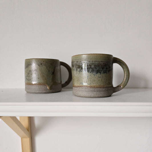 Tazze GIGA in gres grigio con manico