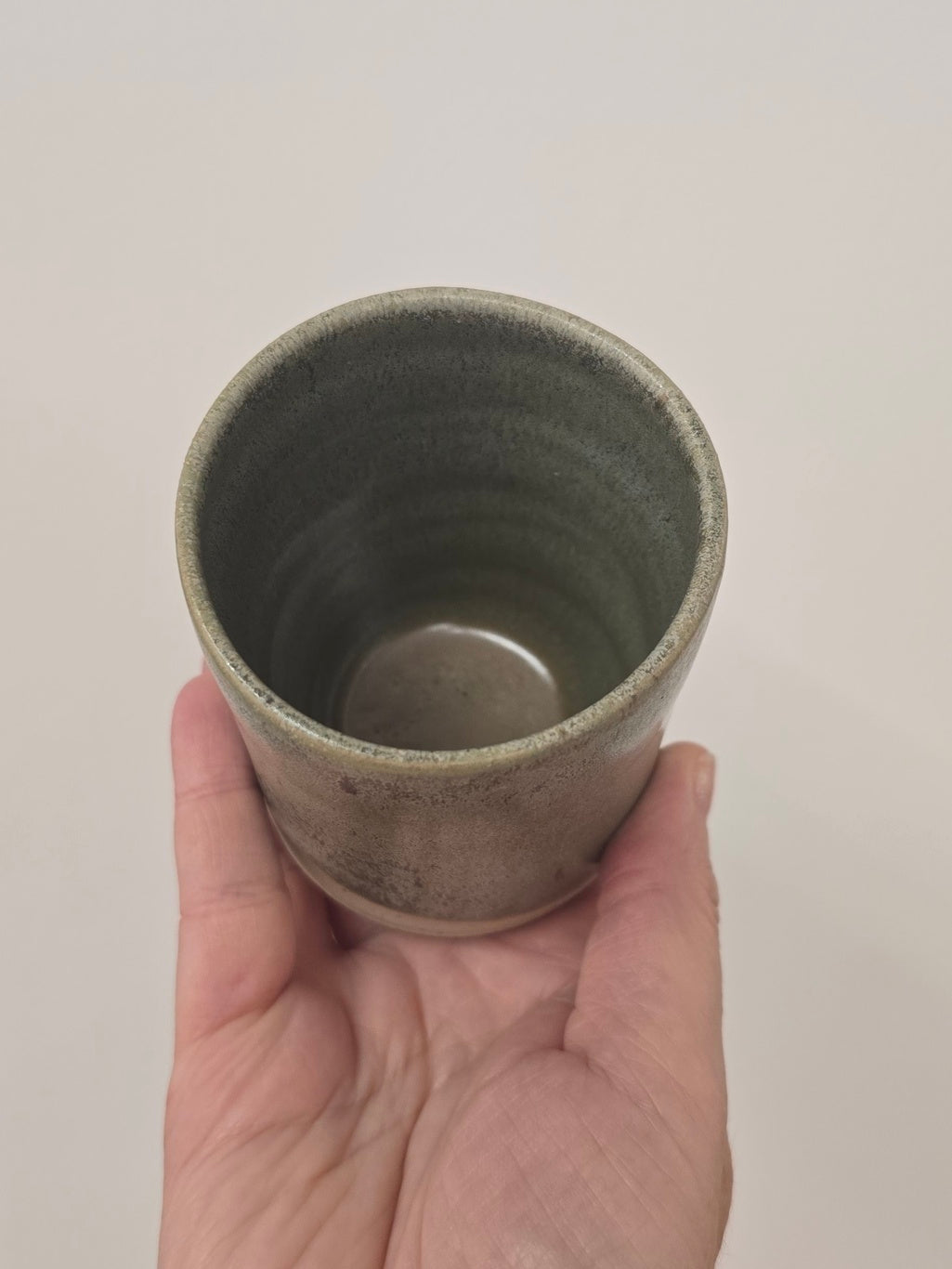 Tazza  in gres puntinato