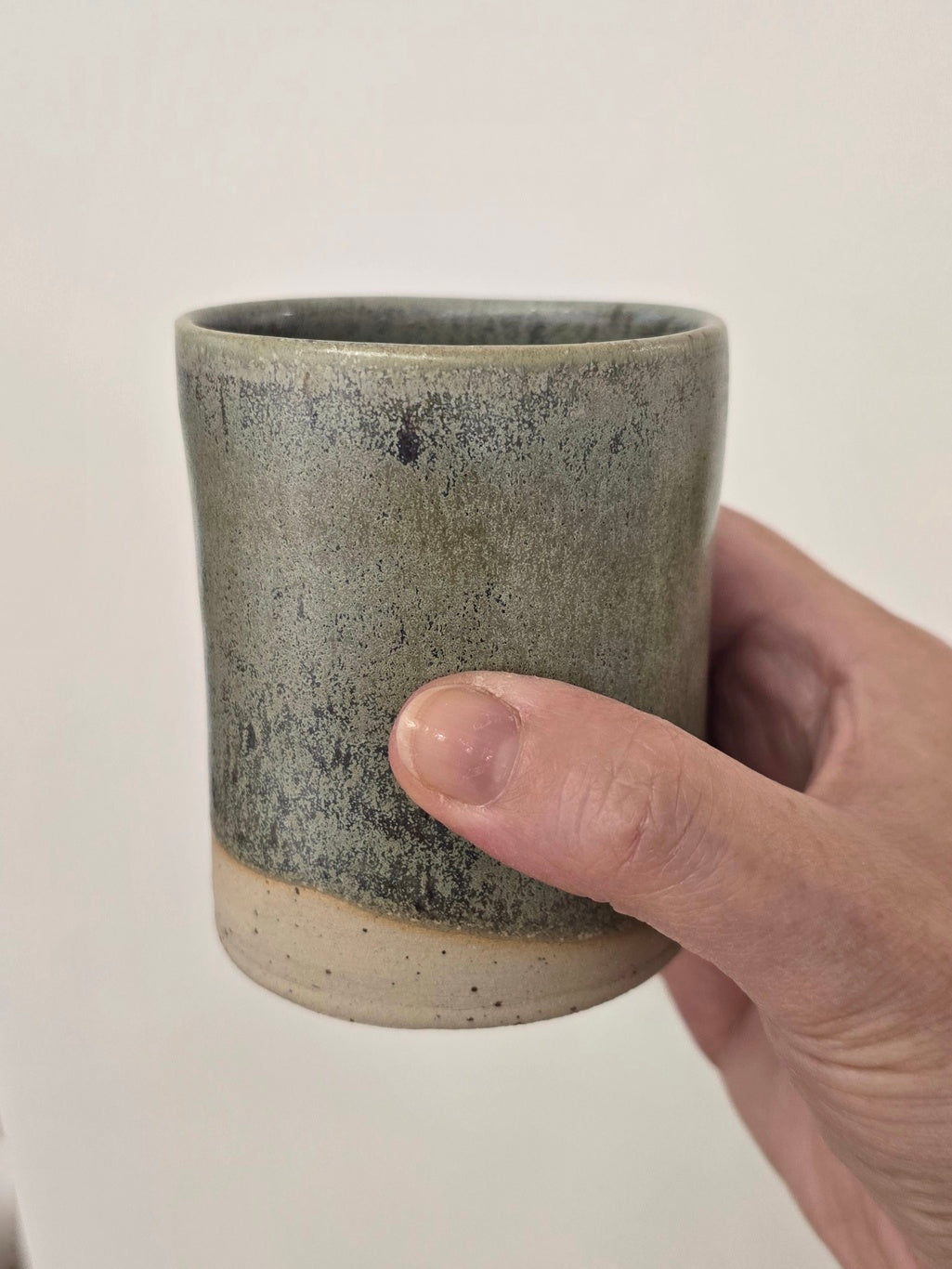 Tazza  in gres puntinato