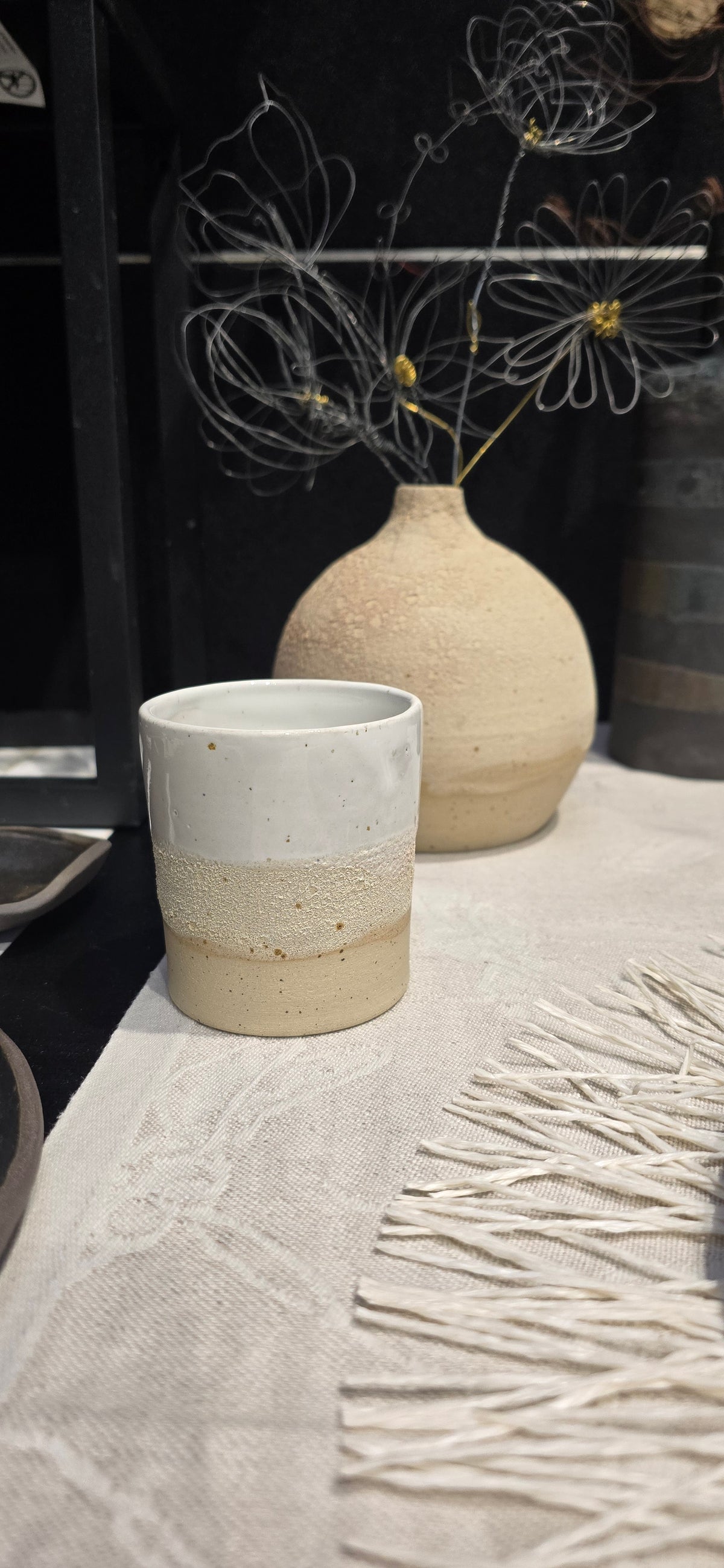 Tazza CRATERE in gres puntinato